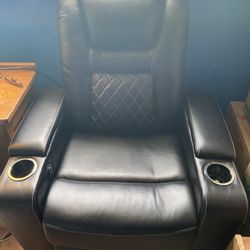 2 Black Electric Recliners In Great Condition 