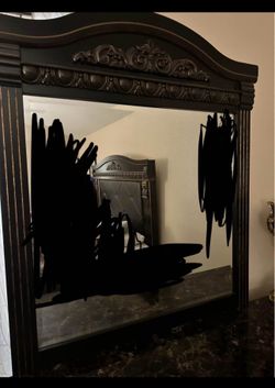 Dresser (full size) with Mirror $250 /// Small Dresser with 5  Drawers $150 ………….Pick up Only