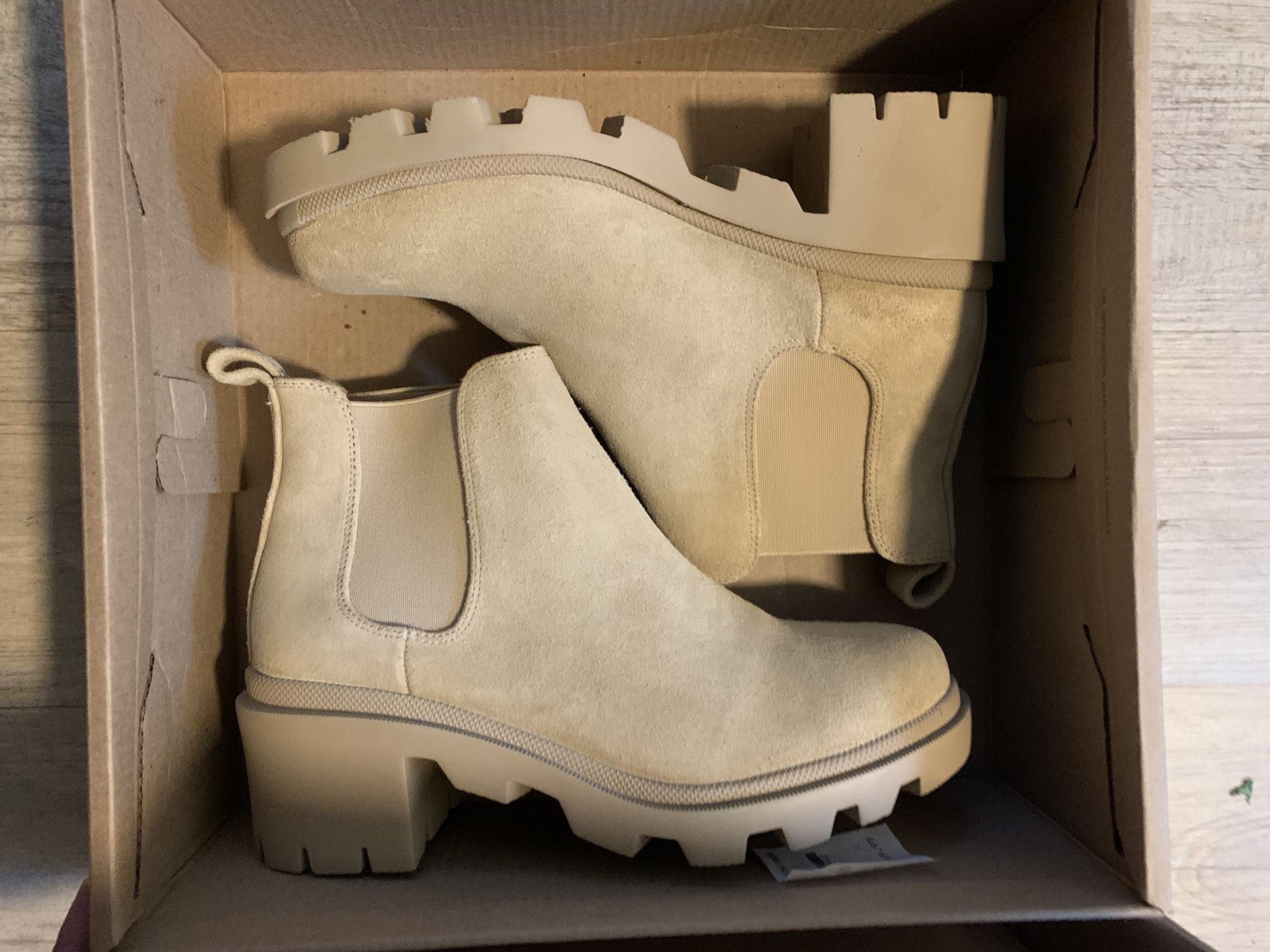 Women’s Steven Madden Boots Size 8.5 W (New)