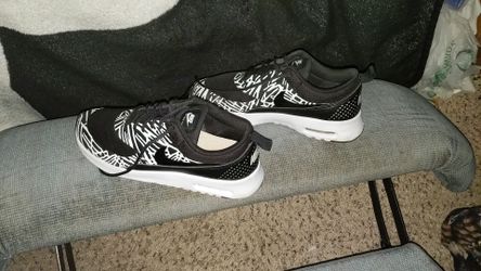 Women's Nike Air Max Thea ( SIZE 5 )