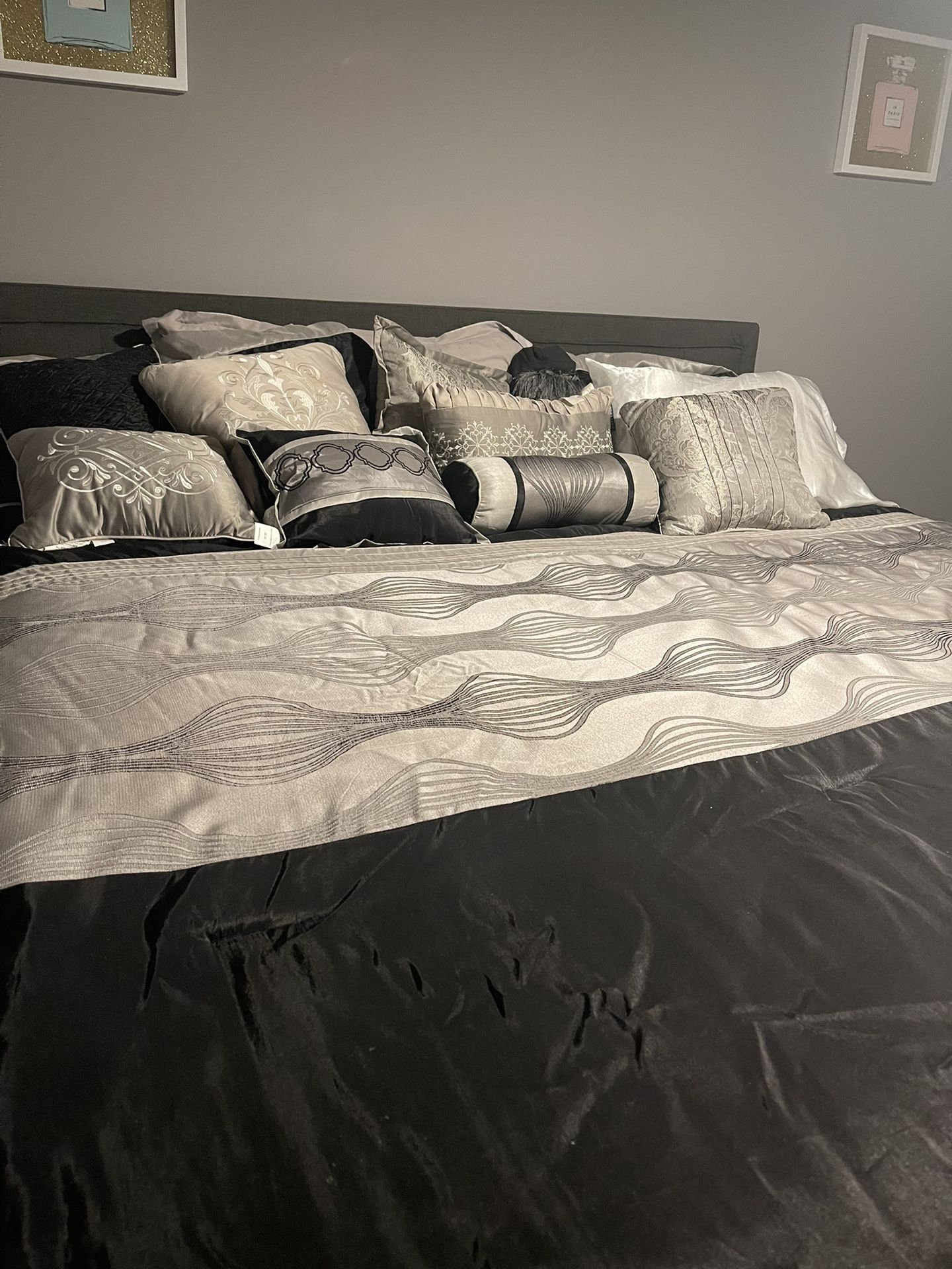 King Size Serta 17 Inch Therapeutic Mattress With Box Spring