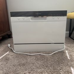 Countertop dishwasher
