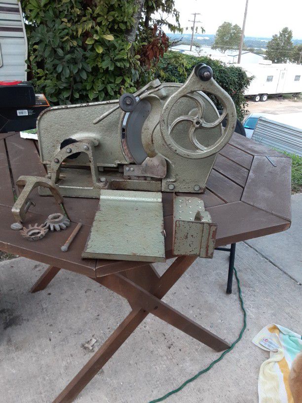 Sold at Auction: A Kleva Sumo Slicer in open box