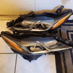 2018,2023 TOYOTA CAMRY PAIR OF HEADLIGHTS