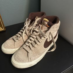 Nike Blazers - Espresso - Size 9