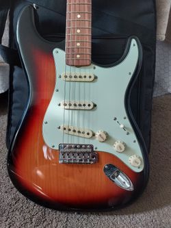 Fender Vintera 60s Stratocaster Guitar & Amp