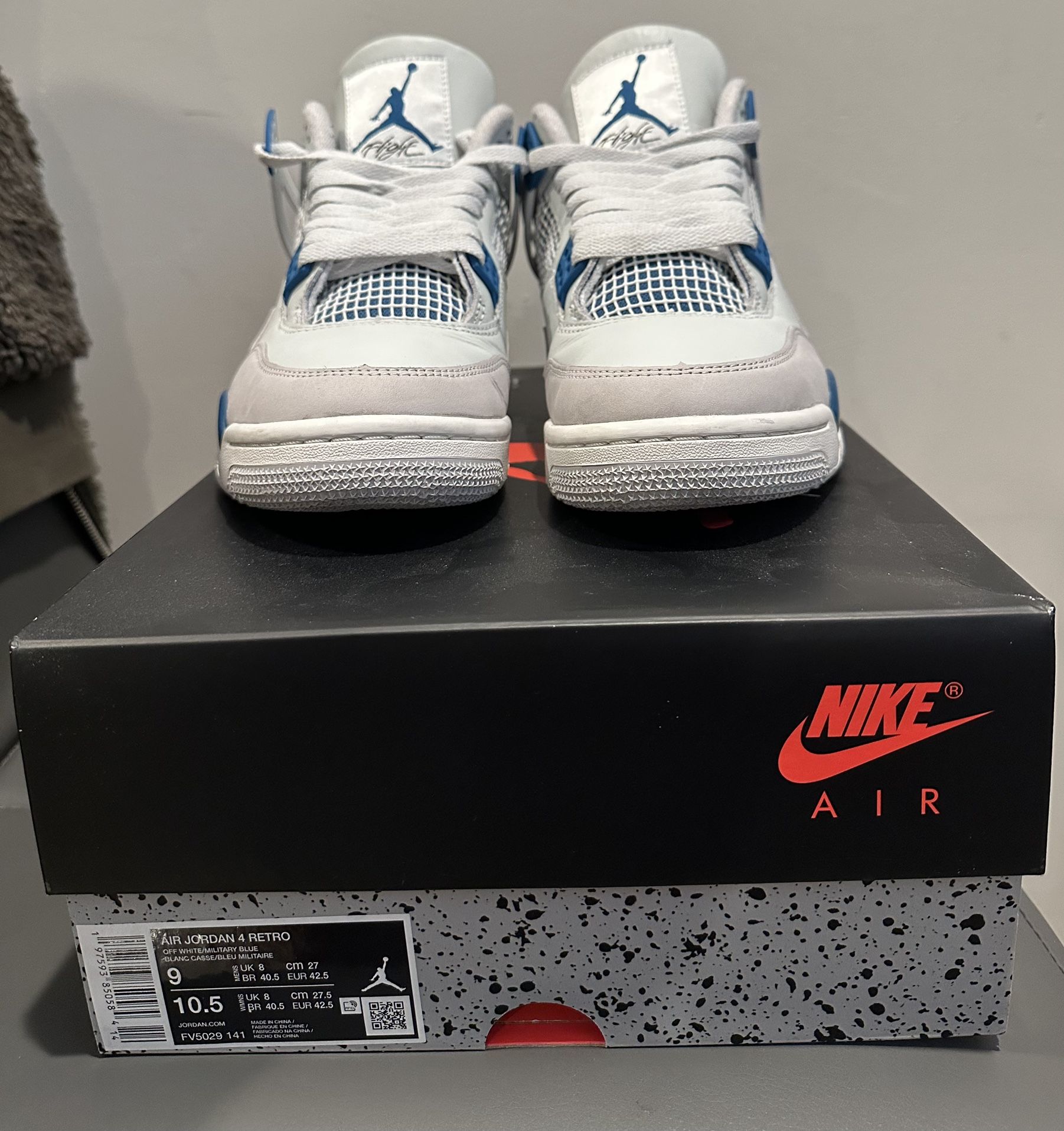 Jordan 4 (Military Blue)