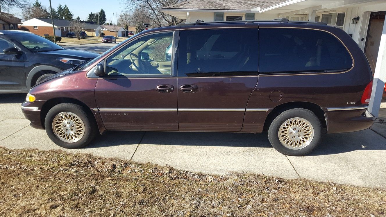 1996 Chrysler Town & Country