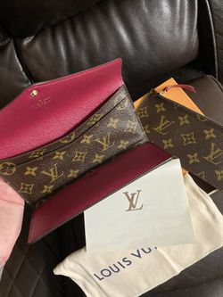 Authentic Louis Vuitton Multicartes Zippy in RARE Turquoise for Sale in  Corona, CA - OfferUp
