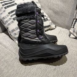 Womens Snow Boots Size 6