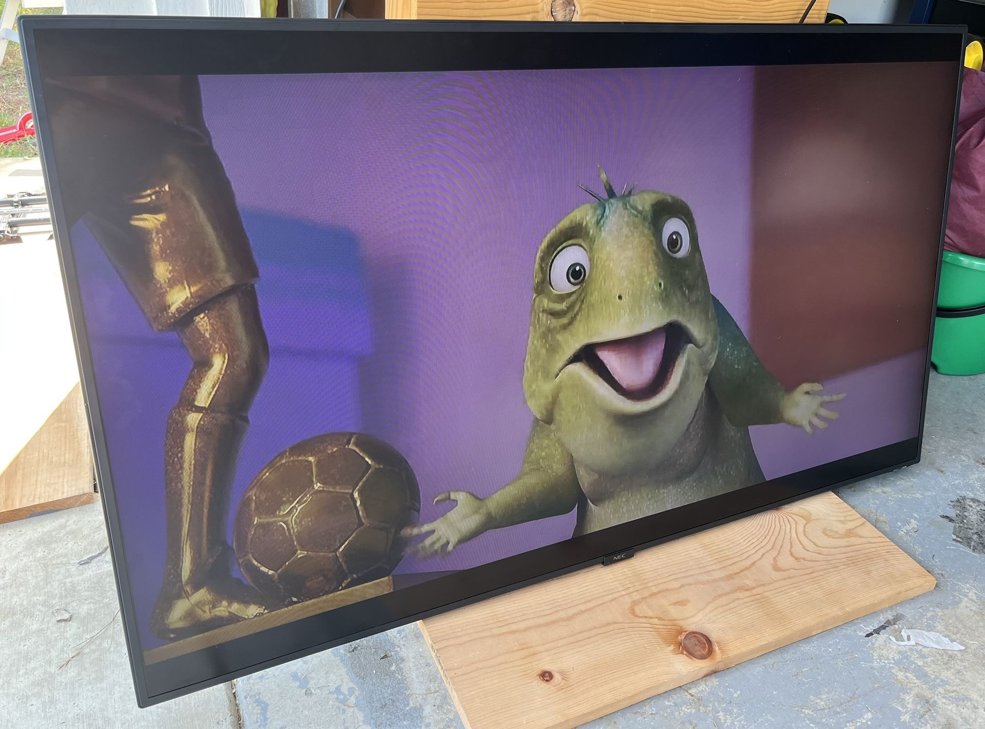 NEC C551 Monitor TV 55” Monitor/TV, with remote and wall bracket