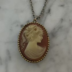 Vintage mid-century cameo necklace with wind up clock on the back, not tested, gold, tone, chain, jewelry, rare collectible, estate, jewelry fine