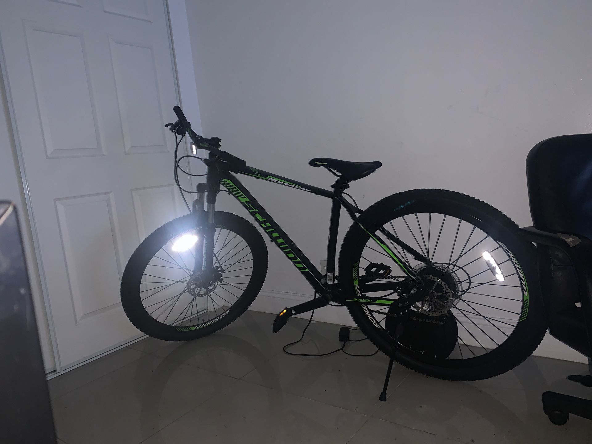 “29” inch bike ( Schwinn boundary)