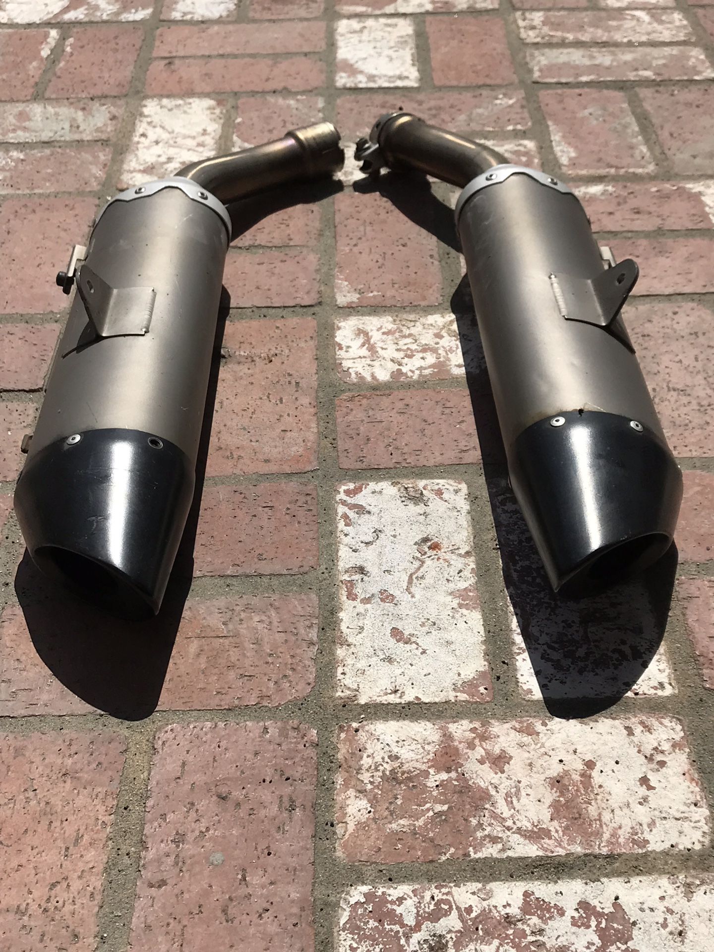 2005 R1 Stock Exhaust