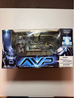 Alien vs.  The Predator AVP Birth of The Hybrid Deluxe Playset 2005 Action Figures Figurines