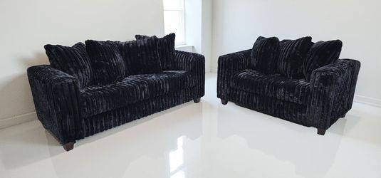 FREE White Glove Delivery – S300 Gia Black Sectional | Brand New