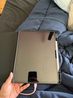 Apple iPad Air With Case + Apple Pencil Pro Bundle: Slight Use (See Description)