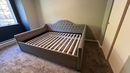 Queen Size Daybed