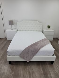 Cama Con Colchón Y 2 mesas de noche