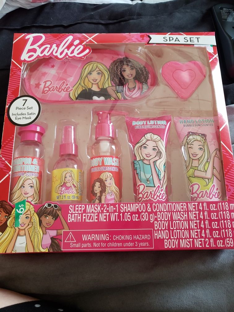 7 PIECE BARBIE SPA SET...NEW