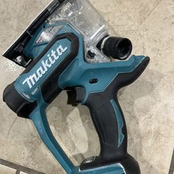 Makita Cut Out Saw 