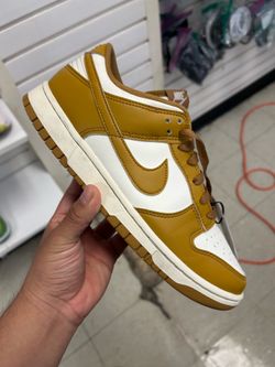 NIKE - SZ 9