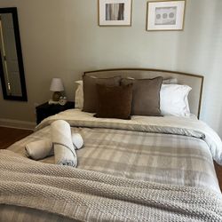 Moving Sale Queen Size Bed w/ Frame & Mattress 