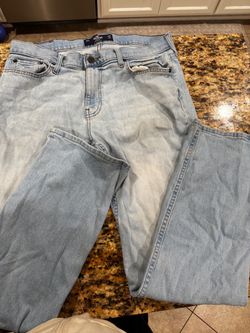 Hollister Men’s light blue wash jeans
