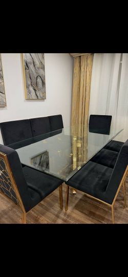 Dining Table & Chairs Set