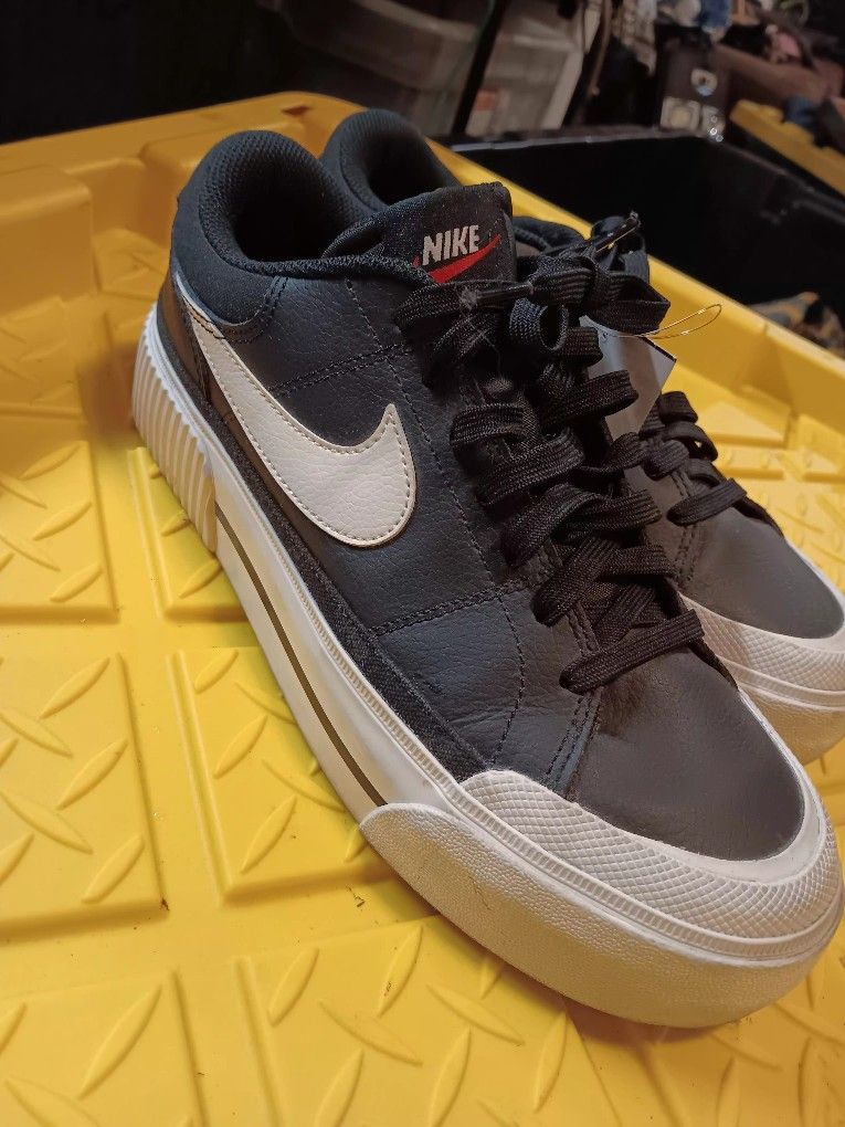 Women's Nike Court Legacy Lifts 8.5