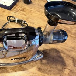 Omega Slow Masticating Juicer & Pasta Maker – Excellent Condition  