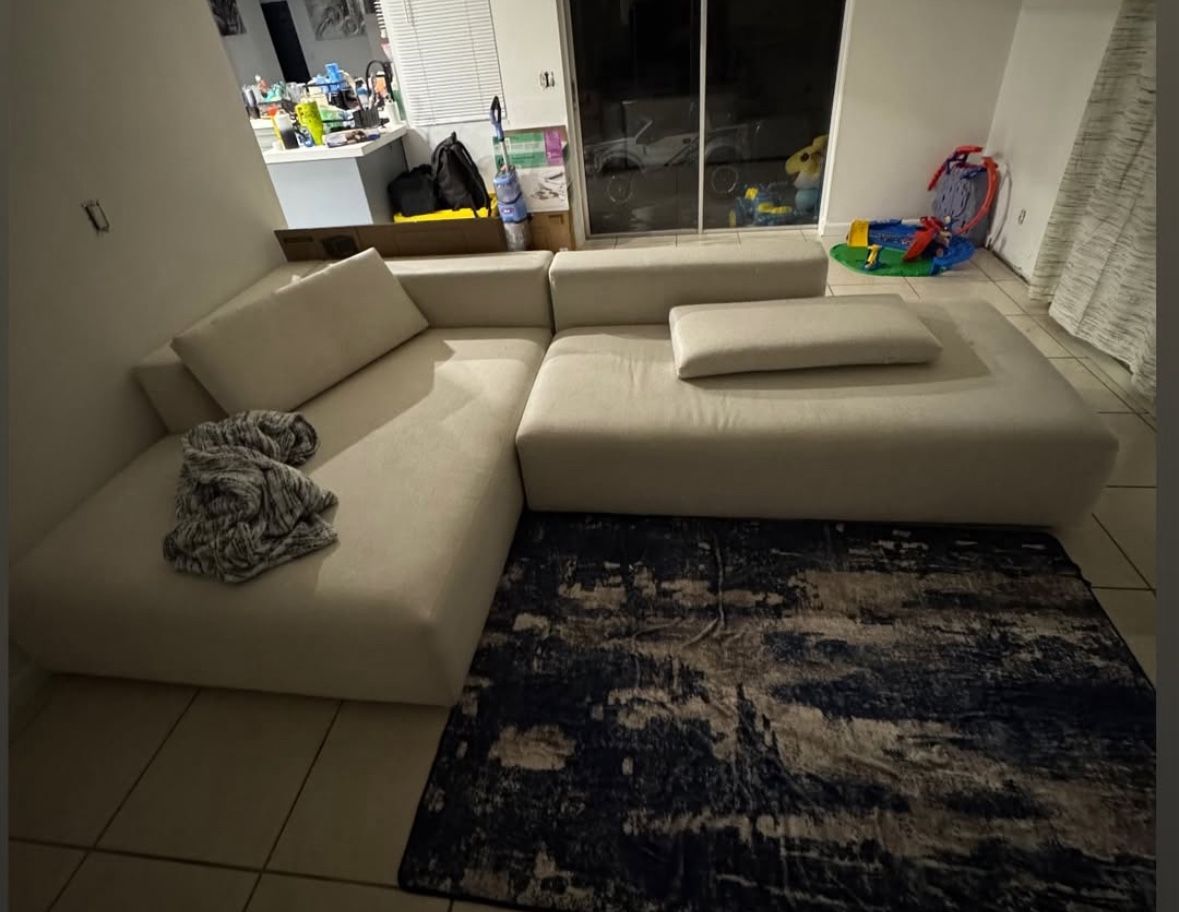 Modani Sectional