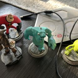 Disney Infinity game set with 4 figures and power cord #DisneyInfinity #GameSet