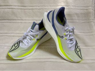 **NEW** Saucony Endorphin Series Women’s size 8