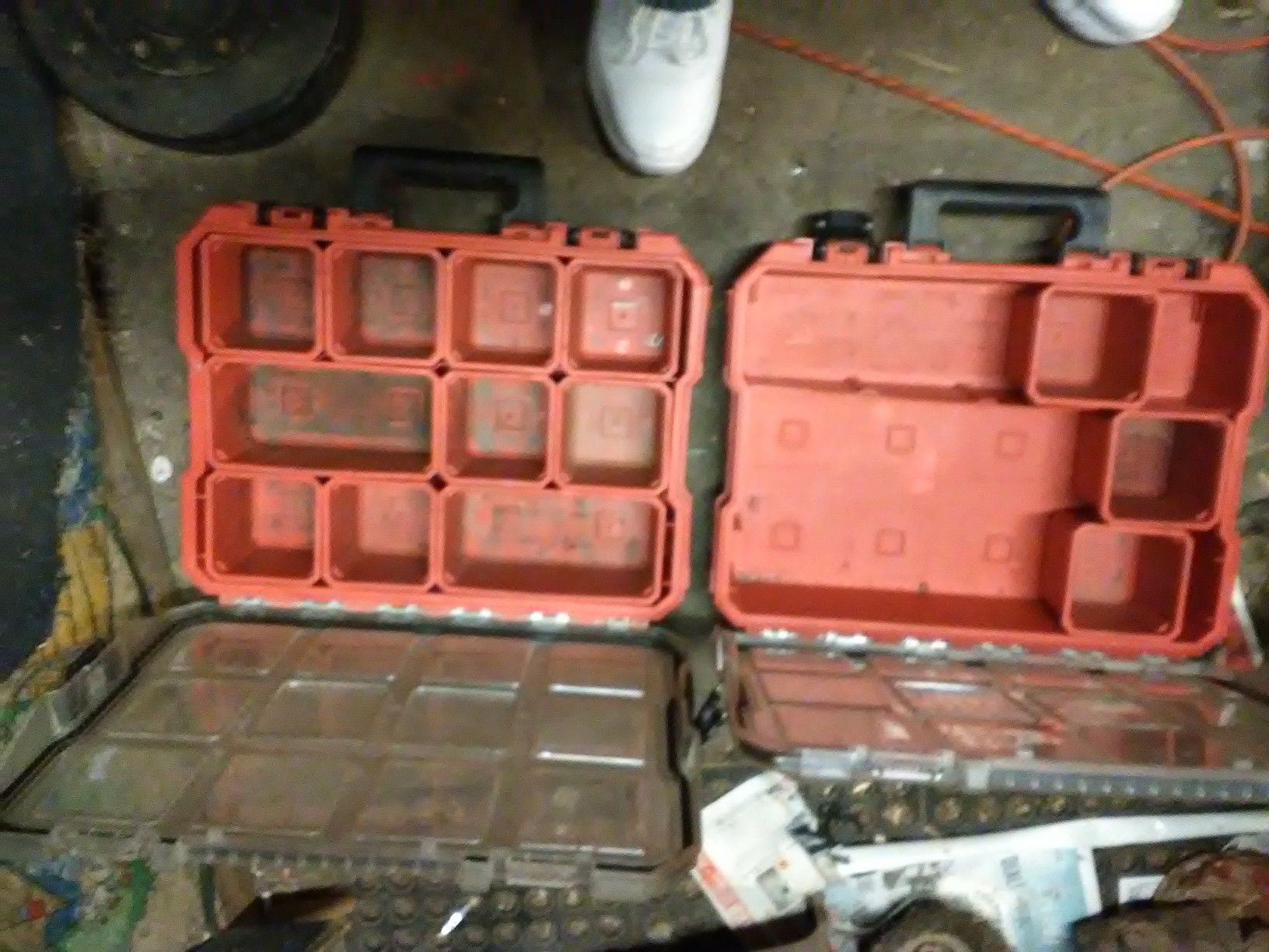 Storage containers