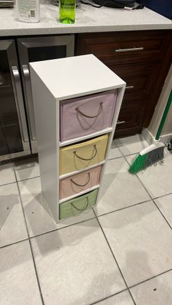 4 baskets shelf