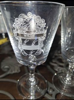 Vintage Crystal Etched Coat Of Arms Two water/wine goblets Surname Wilde Family Crest A38V983