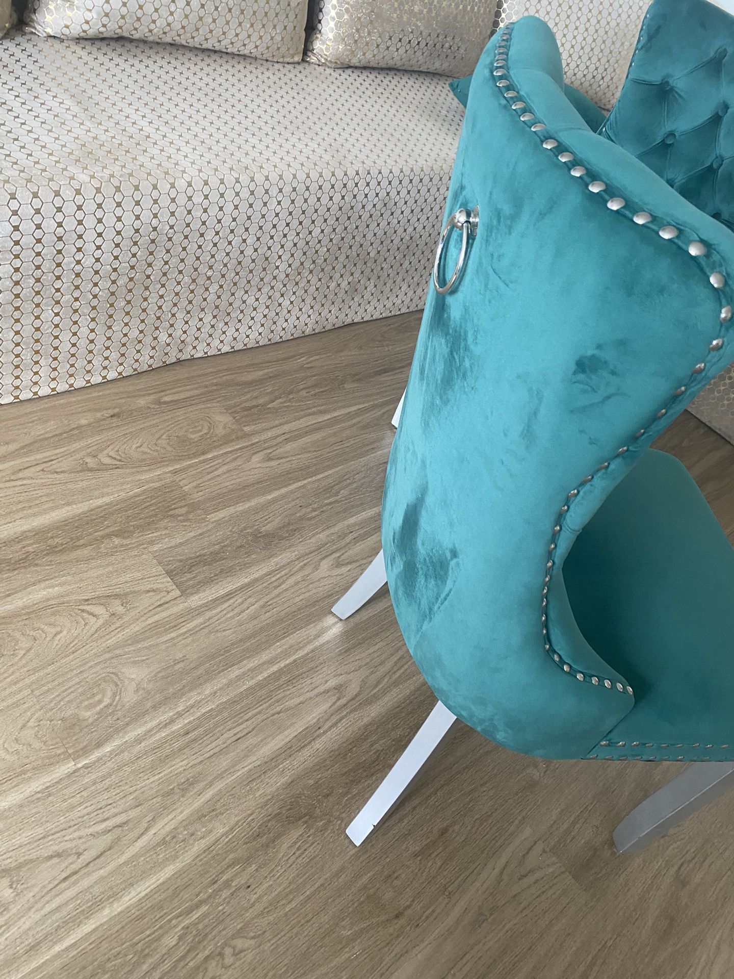 2 Dark Green Velvet Chairs No Scratch No Damage 