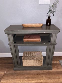 Farmhouse Gray Console Table / TV Stand ( north Peoria) obo