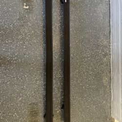 Thule 60” Aerobar Roof Bars & Rapid Podium Feet