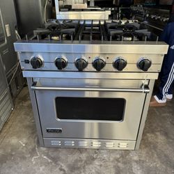 Viking Professional Series VGSC3074BSS 30 Inch Pro-Style Gas Range with 4 VSH Pro Sealed Burners