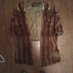 1 Ladies Mink Shaw. And 2 Mink Collar And Cashmere Coats. Buying All 3 For The Price