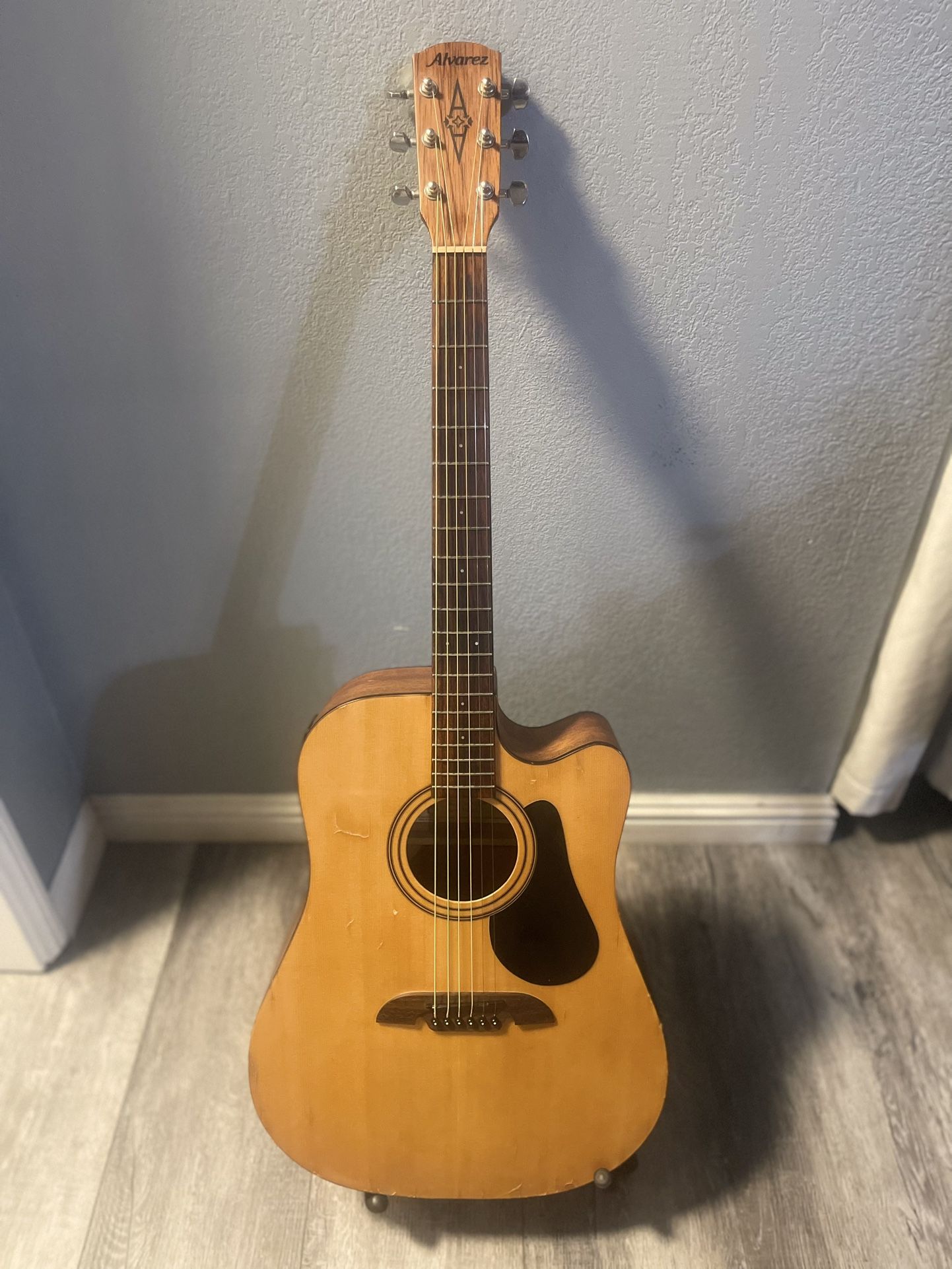 Alvarez RD12CE Regent Series Dreadnought Acoustic-Electric Cutaway Guitar Natural Dreadnought