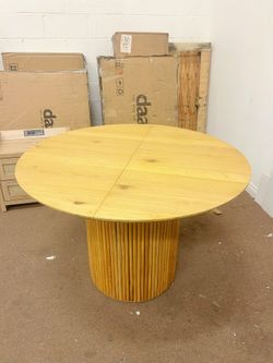 Maru Round 4-6 Seater Extending Oak Pedestal and  solid oak veneer Dining Table, Oak