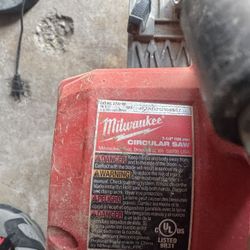 Milwaukee Circular Saw 