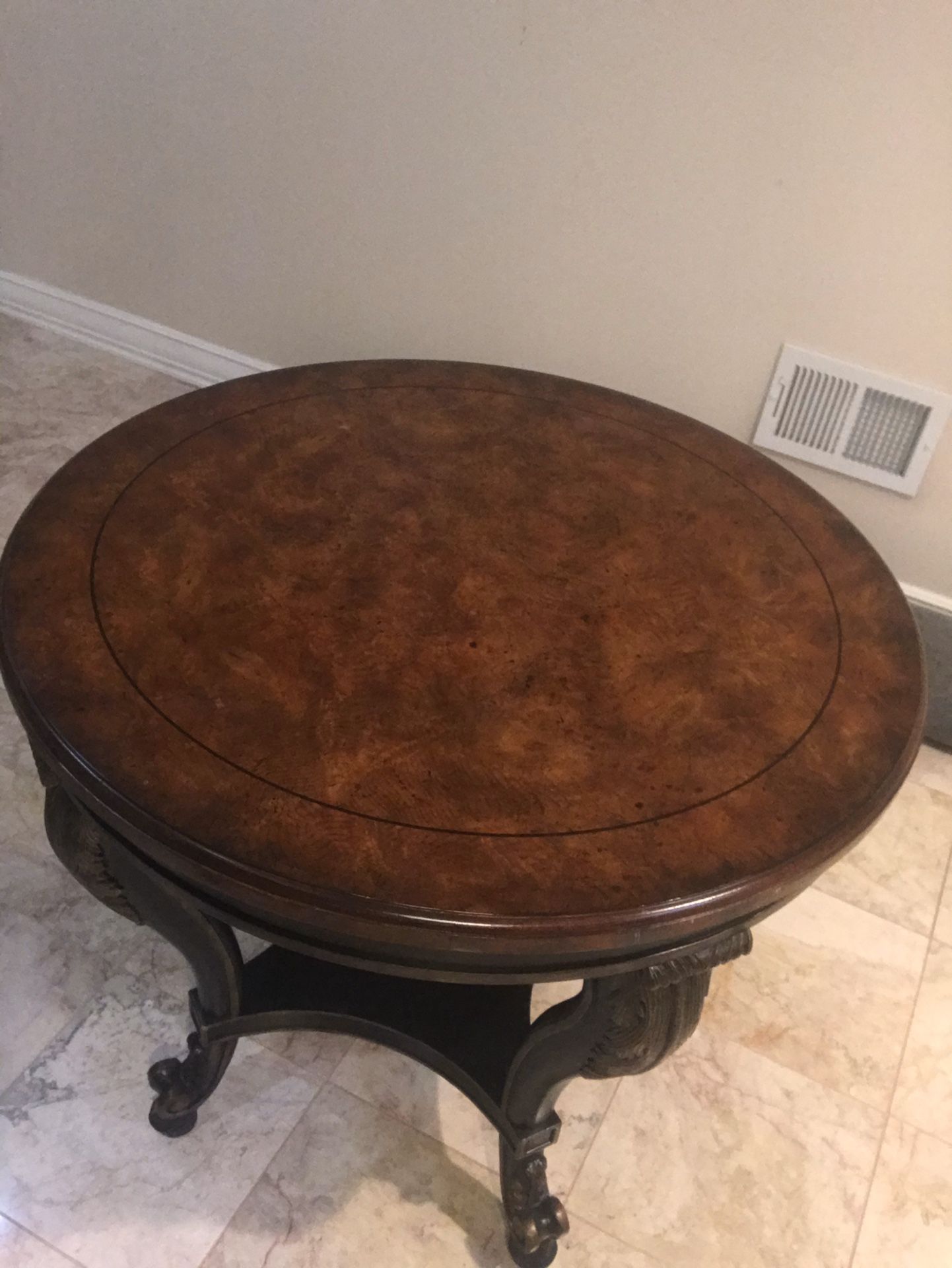 End table/accent table