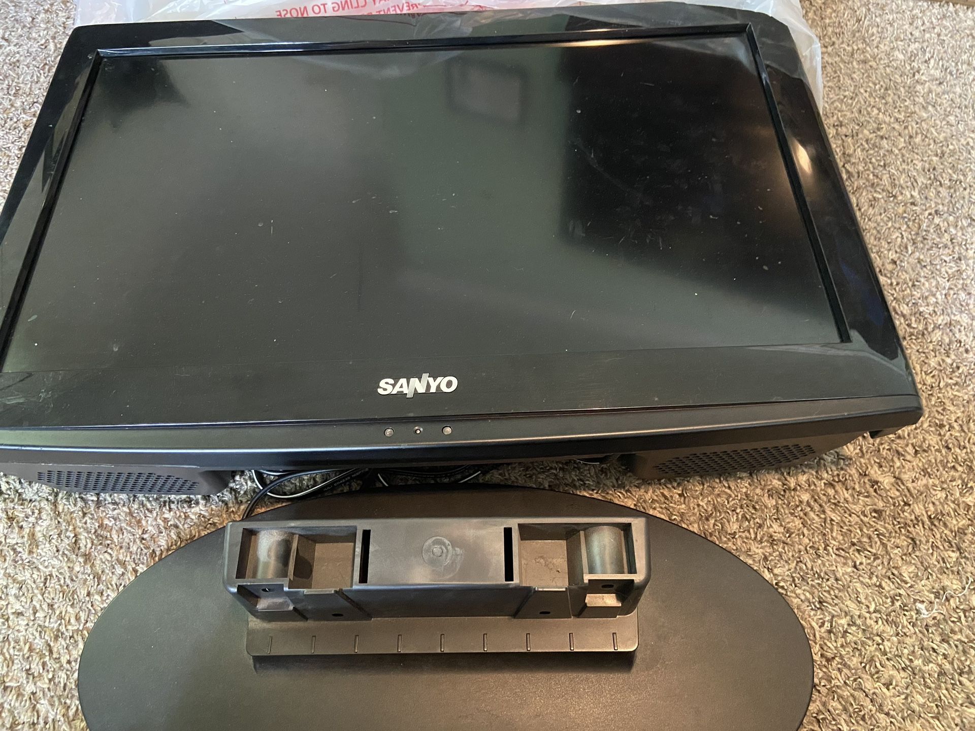 Sanyo 27 Inch LCD TV with remote