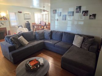 Large Gray Sectional Sofa with right arm chaise