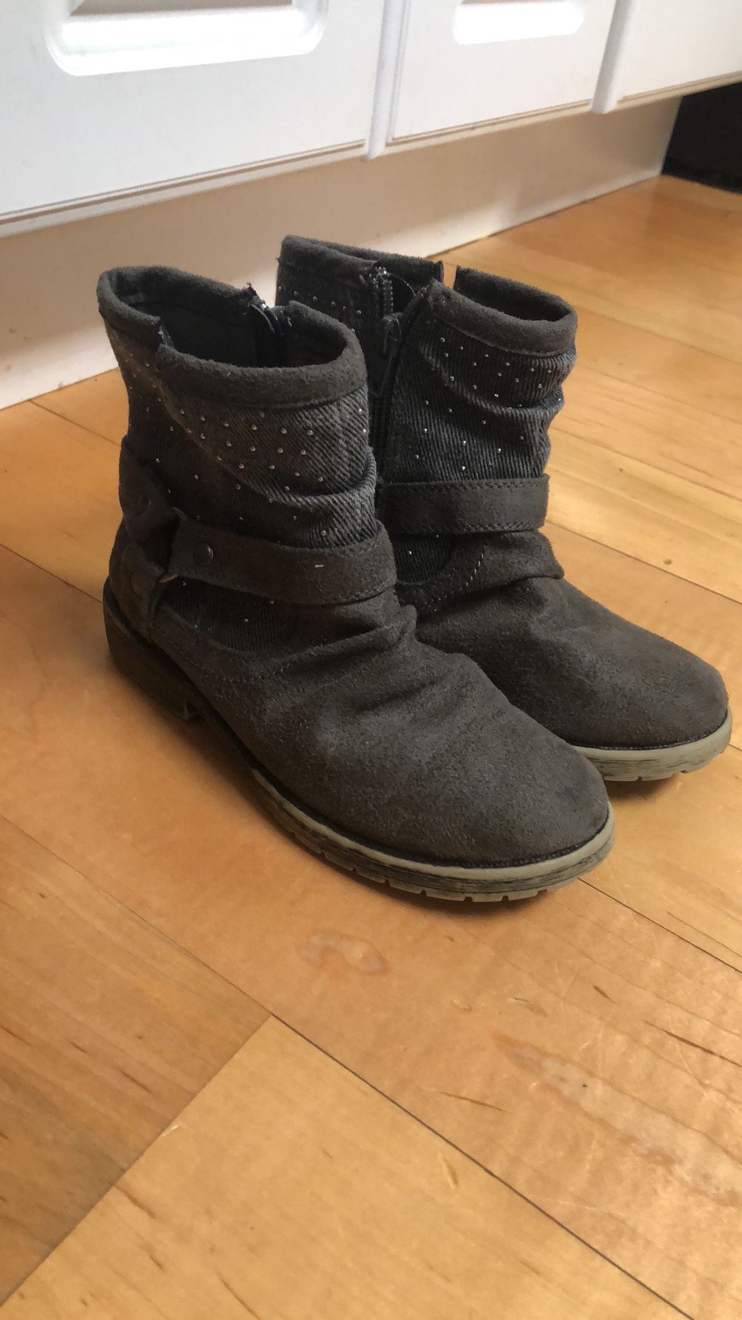 Girls boots size 13
