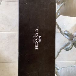 Brands  Coach / Color Black  /  Size 7/m 